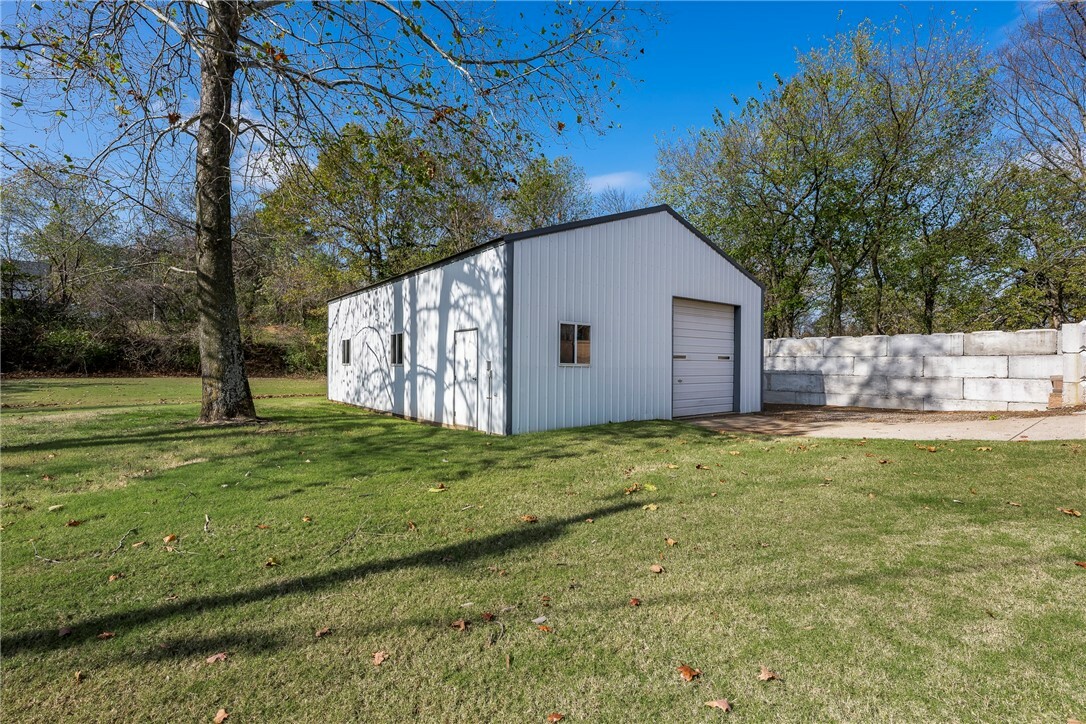 Property Photo:  1123 S Barrington Road  AR 72762 