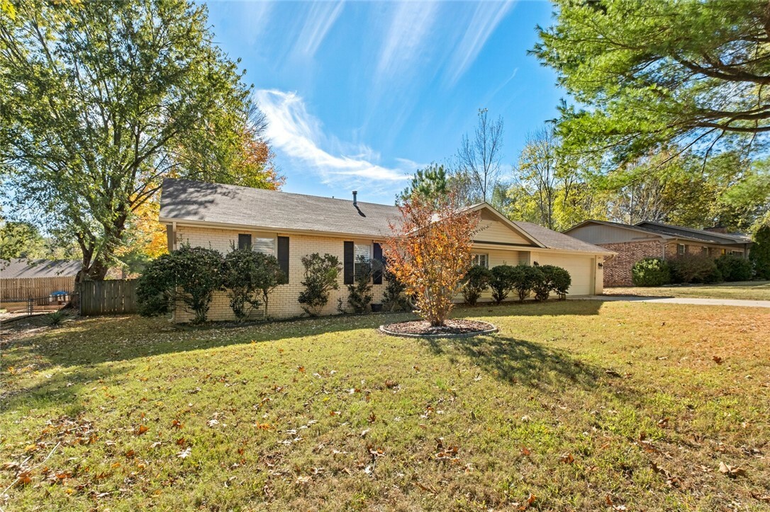 Property Photo:  2343 E Sweetbriar Drive  AR 72703 