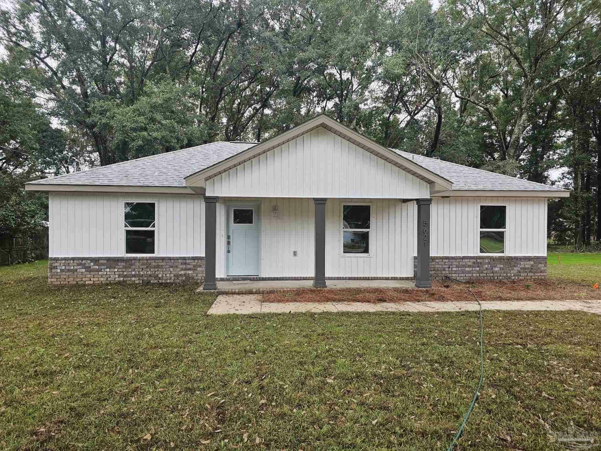 Property Photo:  5621 Kingery Rd  FL 32583 