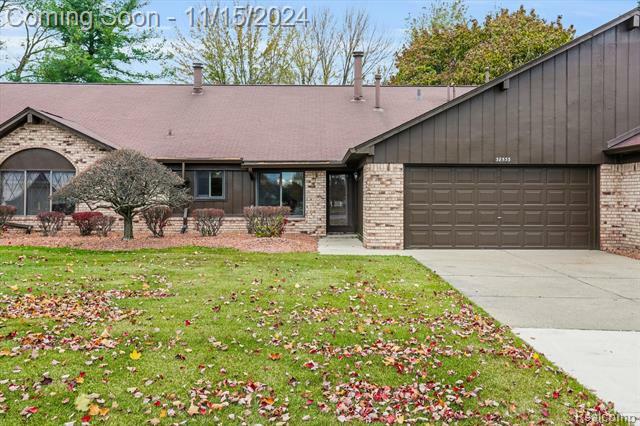 Property Photo:  38533 Palm Meadow Drive  MI 48036 