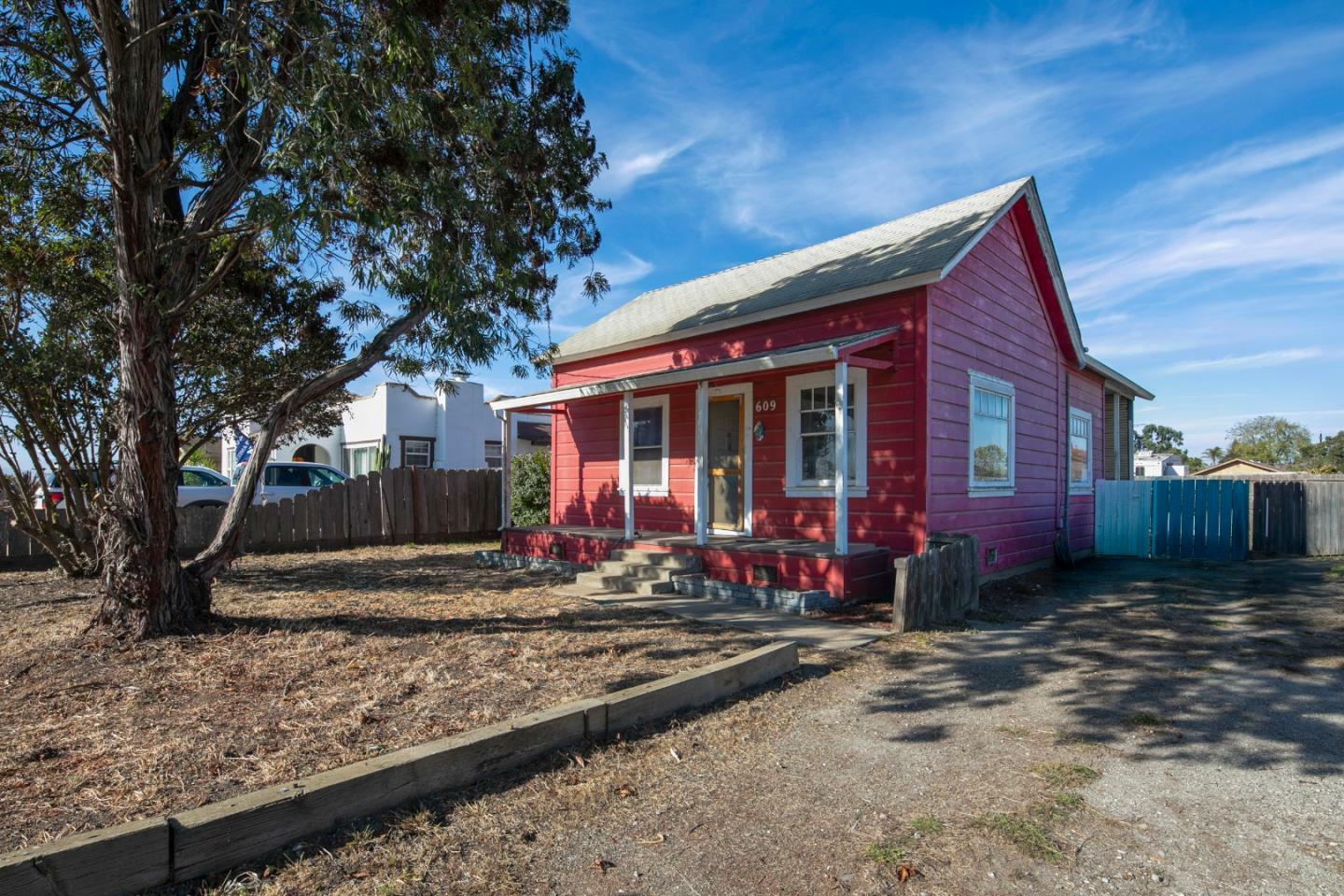 Property Photo:  609 Middlefield Road  CA 93906 