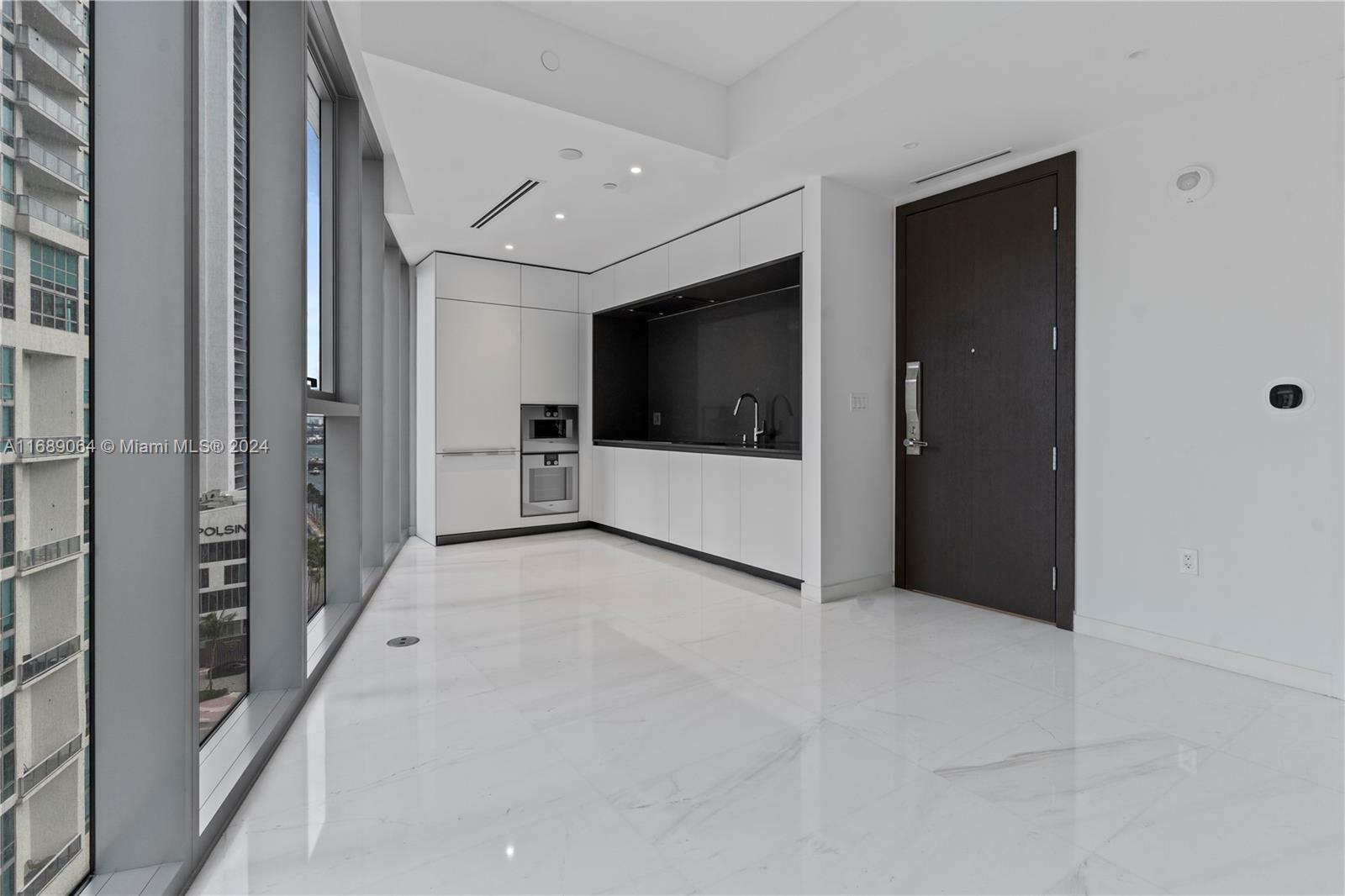 Property Photo:  300 Biscayne Blvd Way 1106  FL 33131 