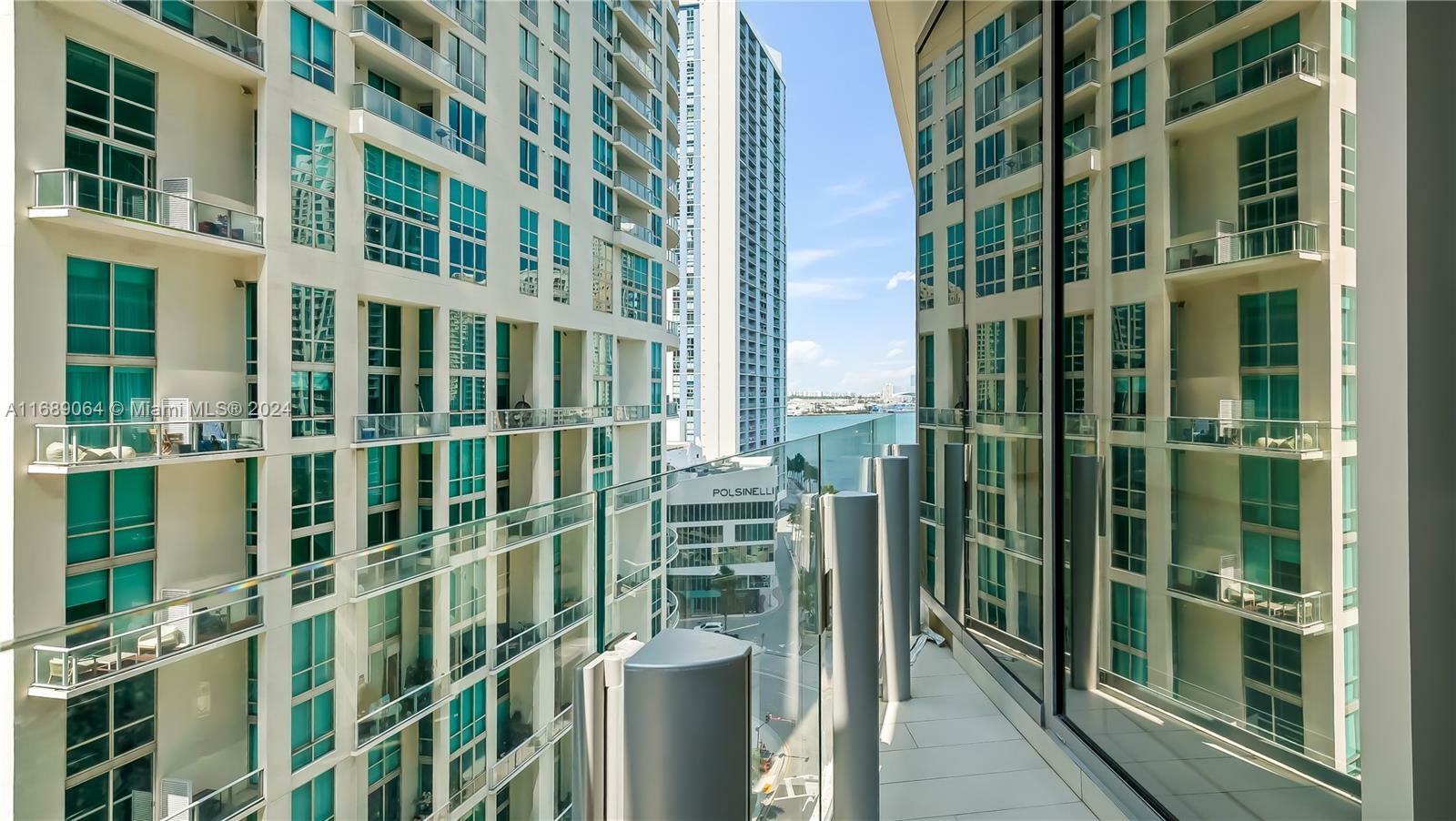 Property Photo:  300 Biscayne Blvd Way 1106  FL 33131 