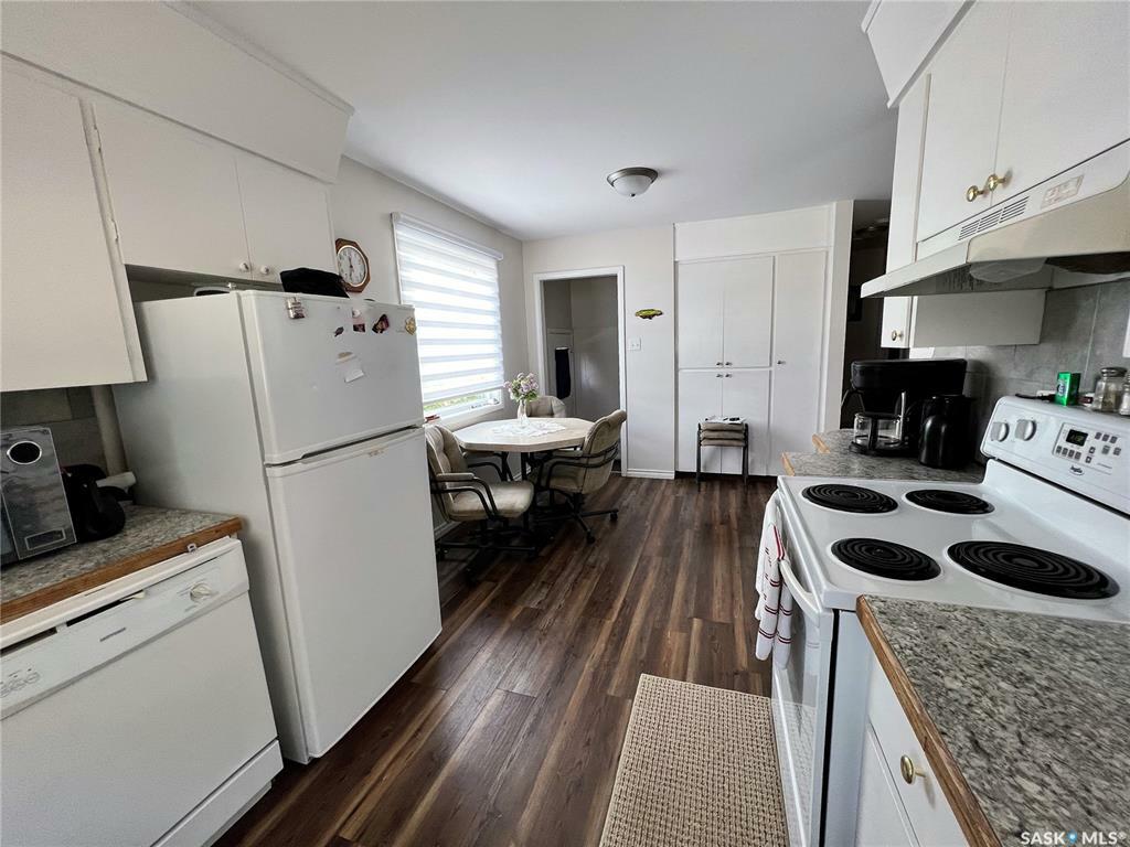 Property Photo:  233 18th Avenue NE  SK S9H 2Y2 