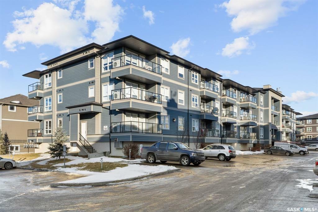 Property Photo:  108 Willis Crescent 4110  SK S7T 0W8 