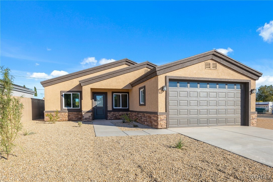 Property Photo: 2215 E Devlin Avenue AZ 86409