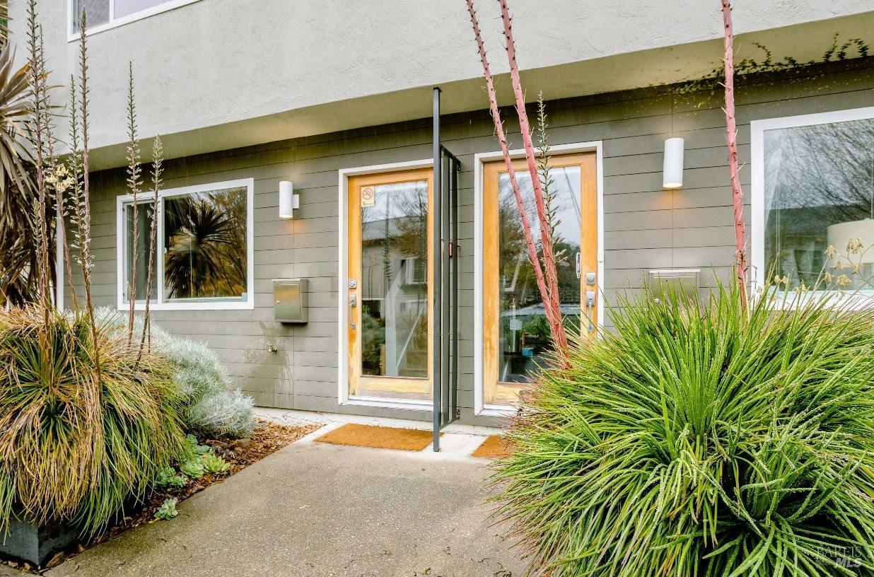 Property Photo:  203 Hewett Street  CA 95401 