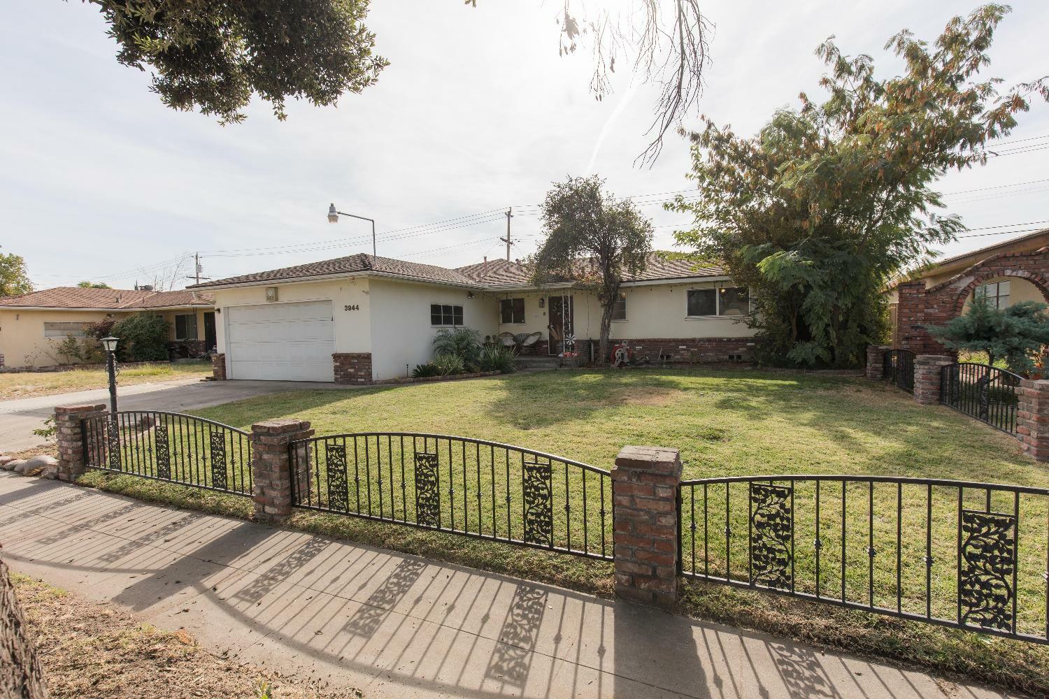 Property Photo:  3944 E Farrin Avenue  CA 93726 