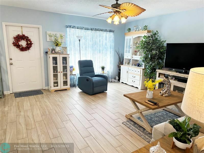 Property Photo: 631 NE 46th Ct 1 FL 33334