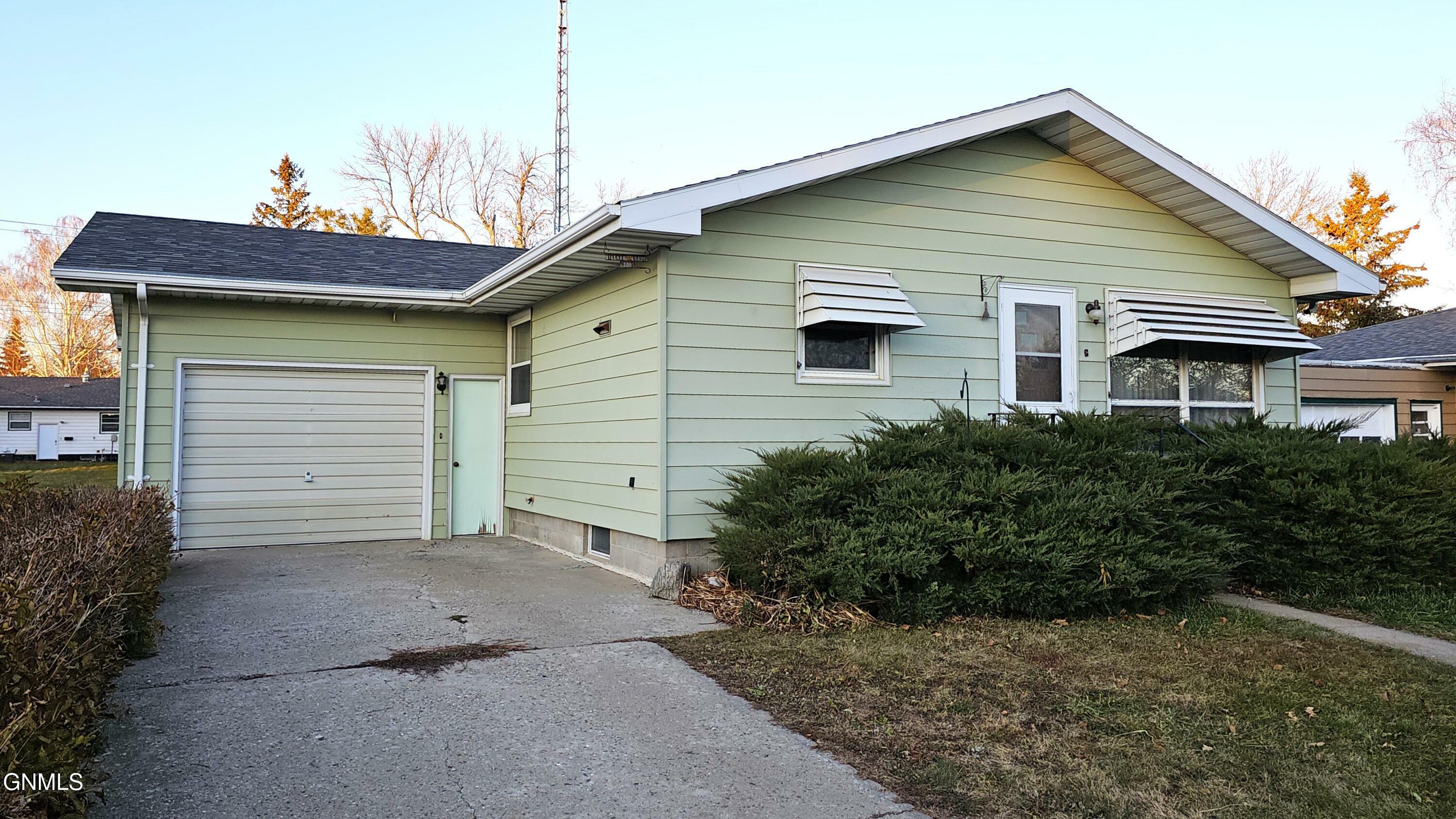 Property Photo:  209 6th Street N  ND 58436 