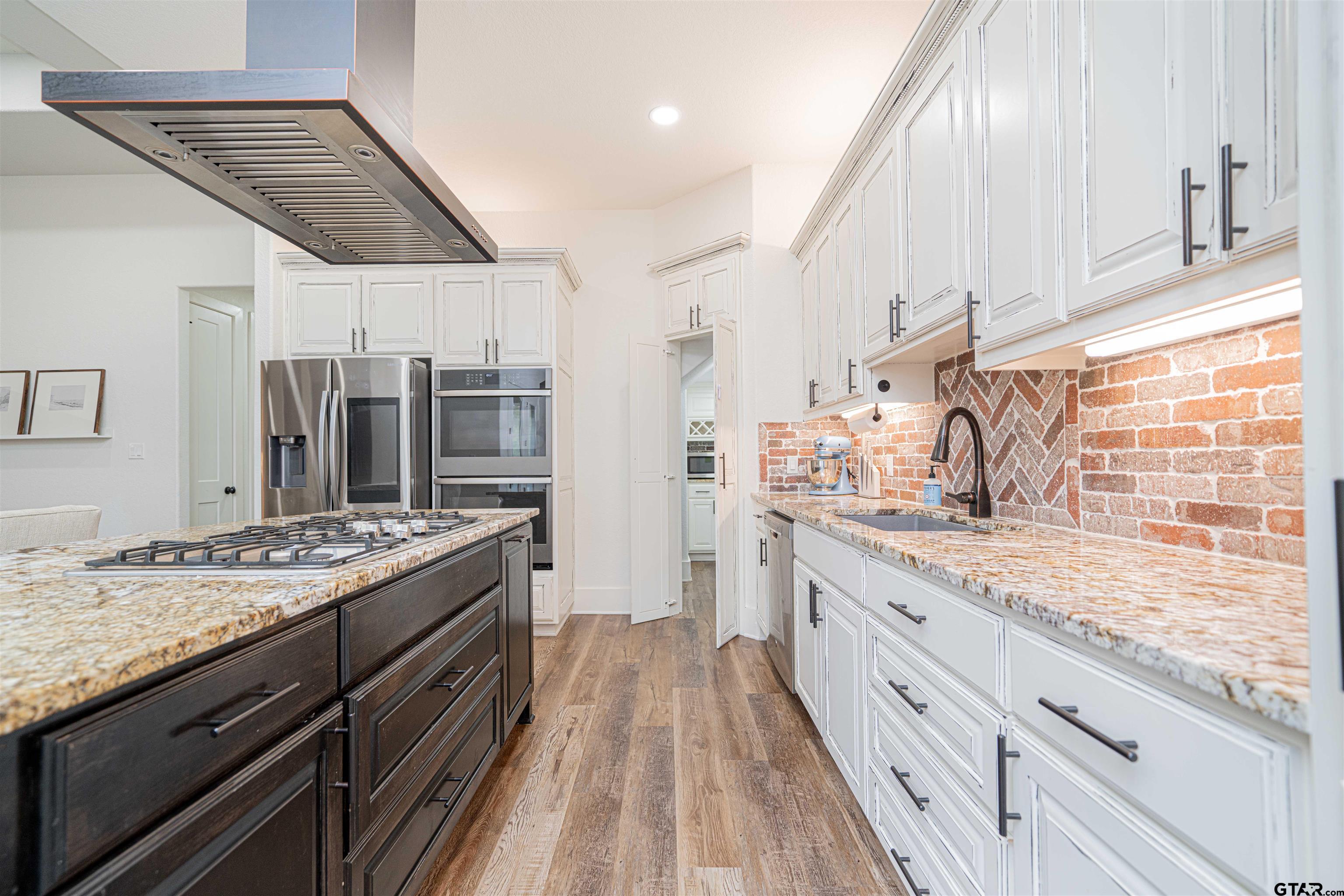 Property Photo:  111 Decoy Ln  TX 75650 