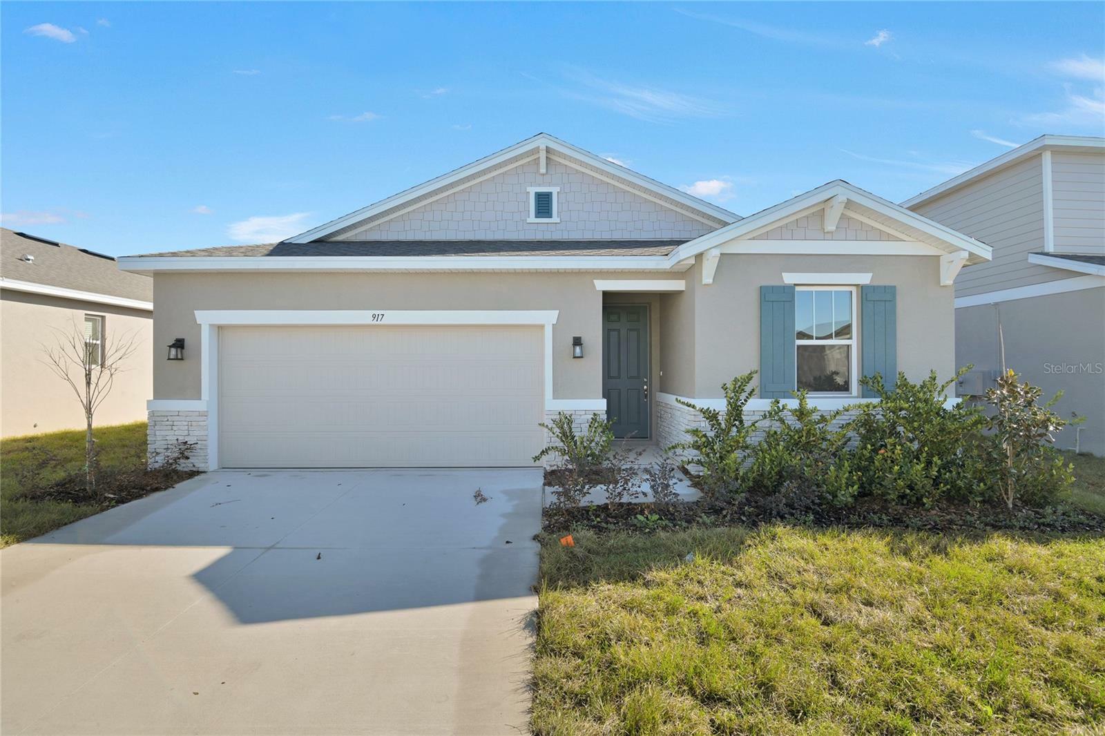 Property Photo: 917 Heirloom Drive FL 33844