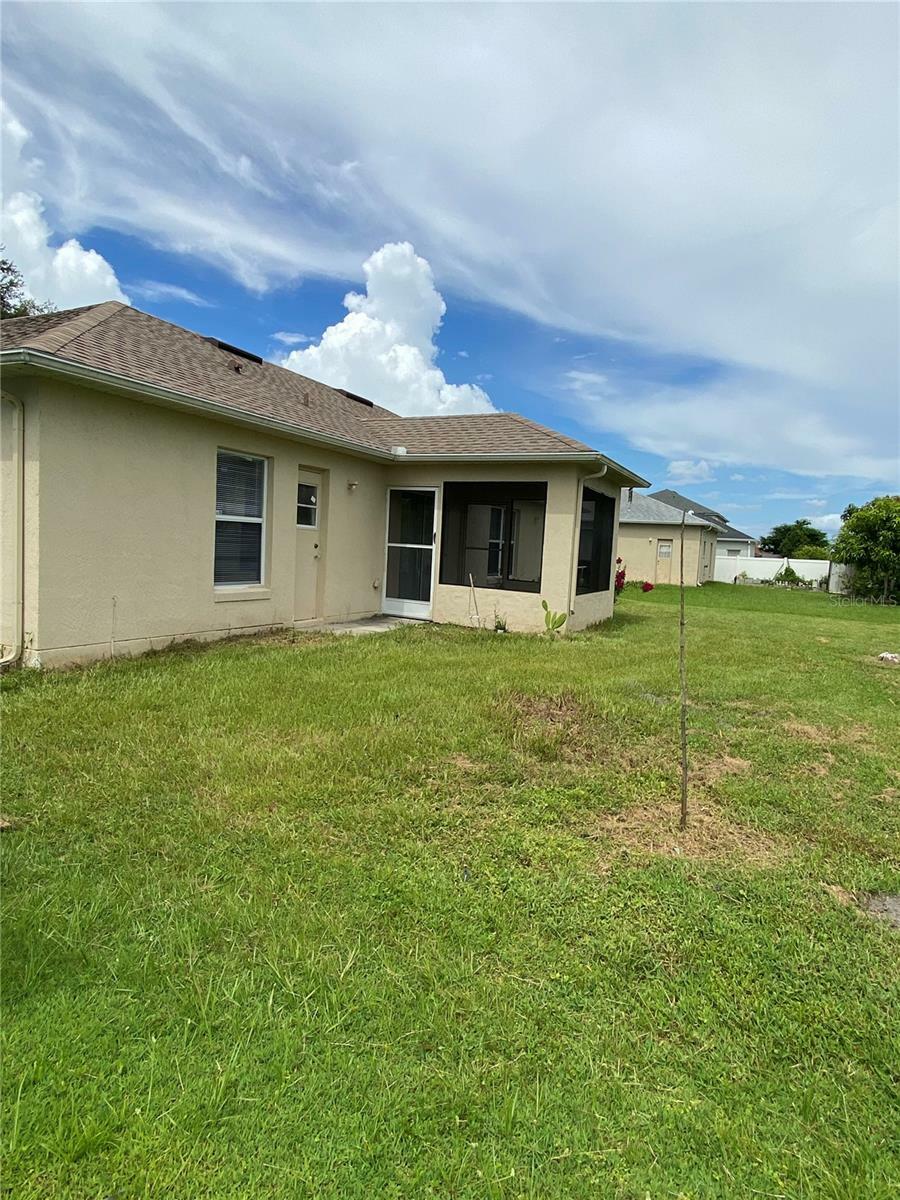 Property Photo:  208 Abbotsbury Drive  FL 34758 