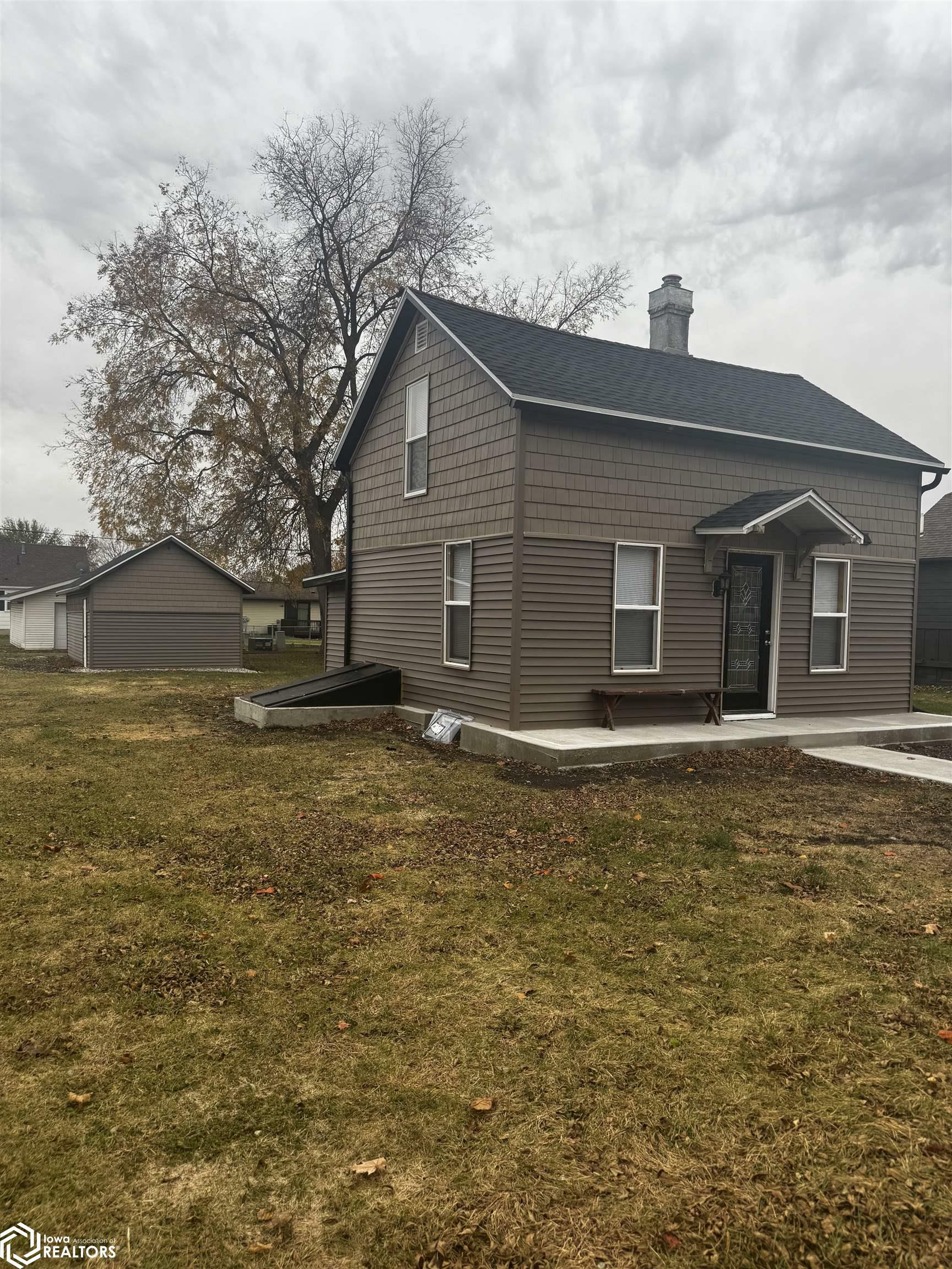 Property Photo:  310 2nd Street  IA 50247 