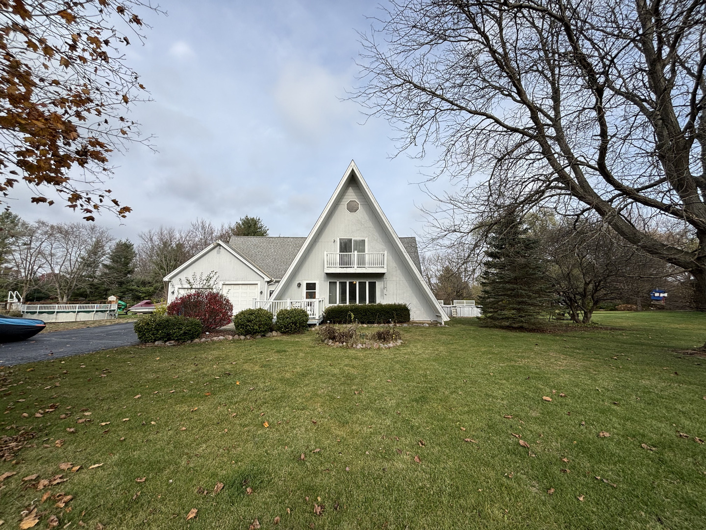 Property Photo:  8N041 Falcons Trail  IL 60175 