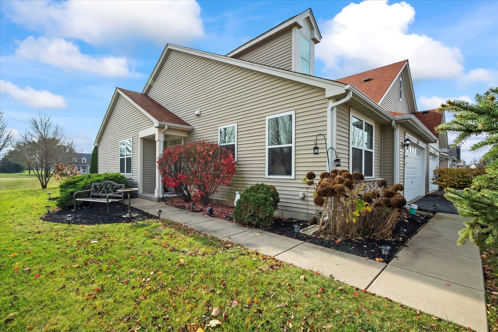 Property Photo:  762 Bellevue Circle  IL 60543 