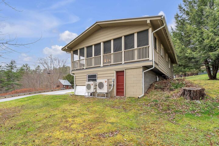 Property Photo:  11 Robinhood Circle  VT 05602 