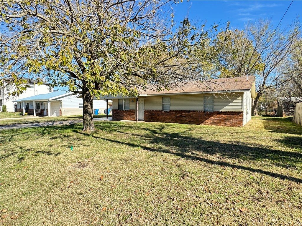 Property Photo:  807 SE G Street  AR 72712 