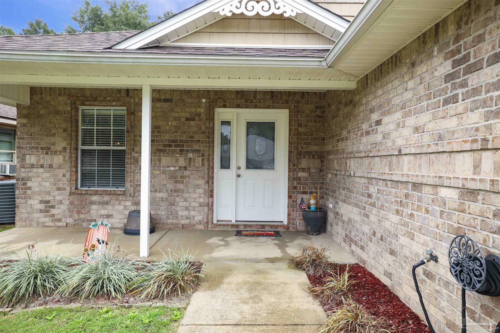 Property Photo:  5002 Covenant Cir  FL 32571 