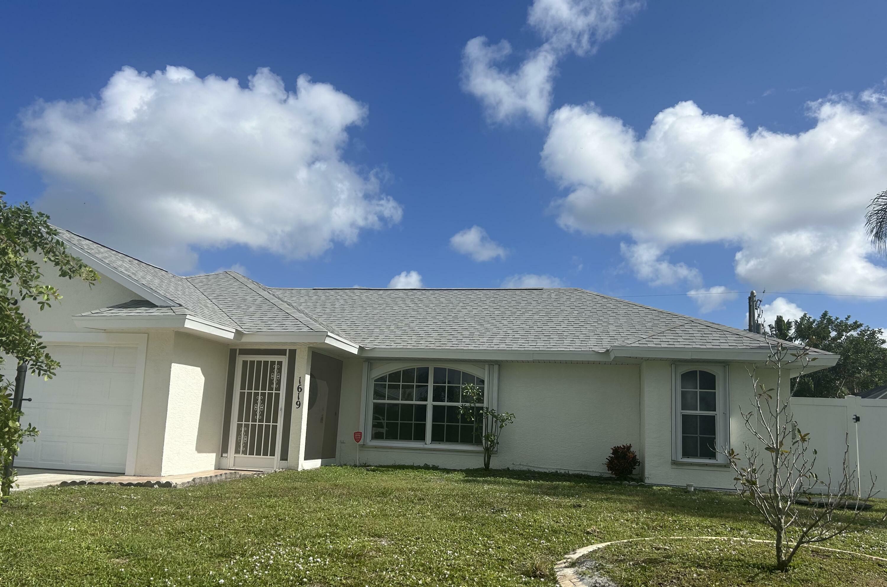 Property Photo:  1619 SE Haverford Street  FL 34983 