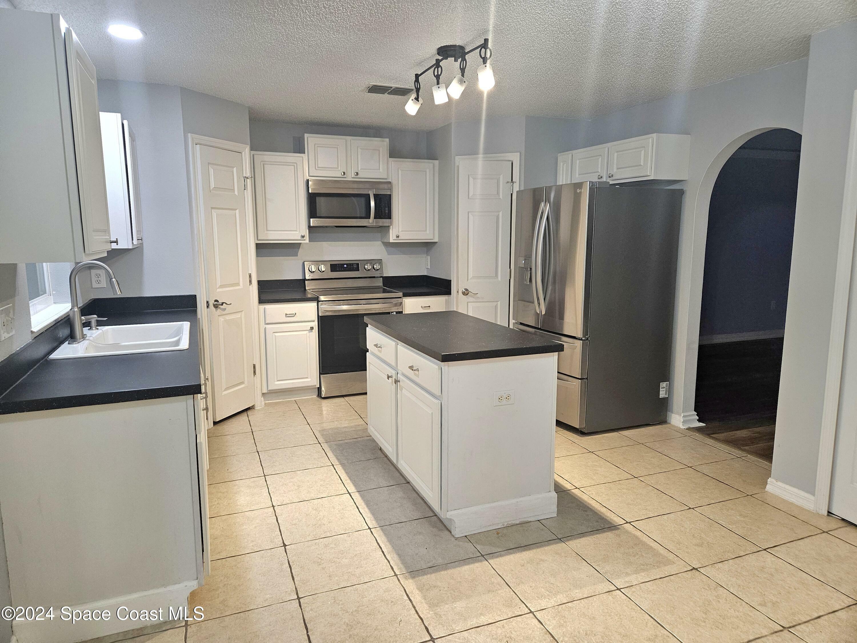 Property Photo:  2240 Spring Creek Circle NE  FL 32905 