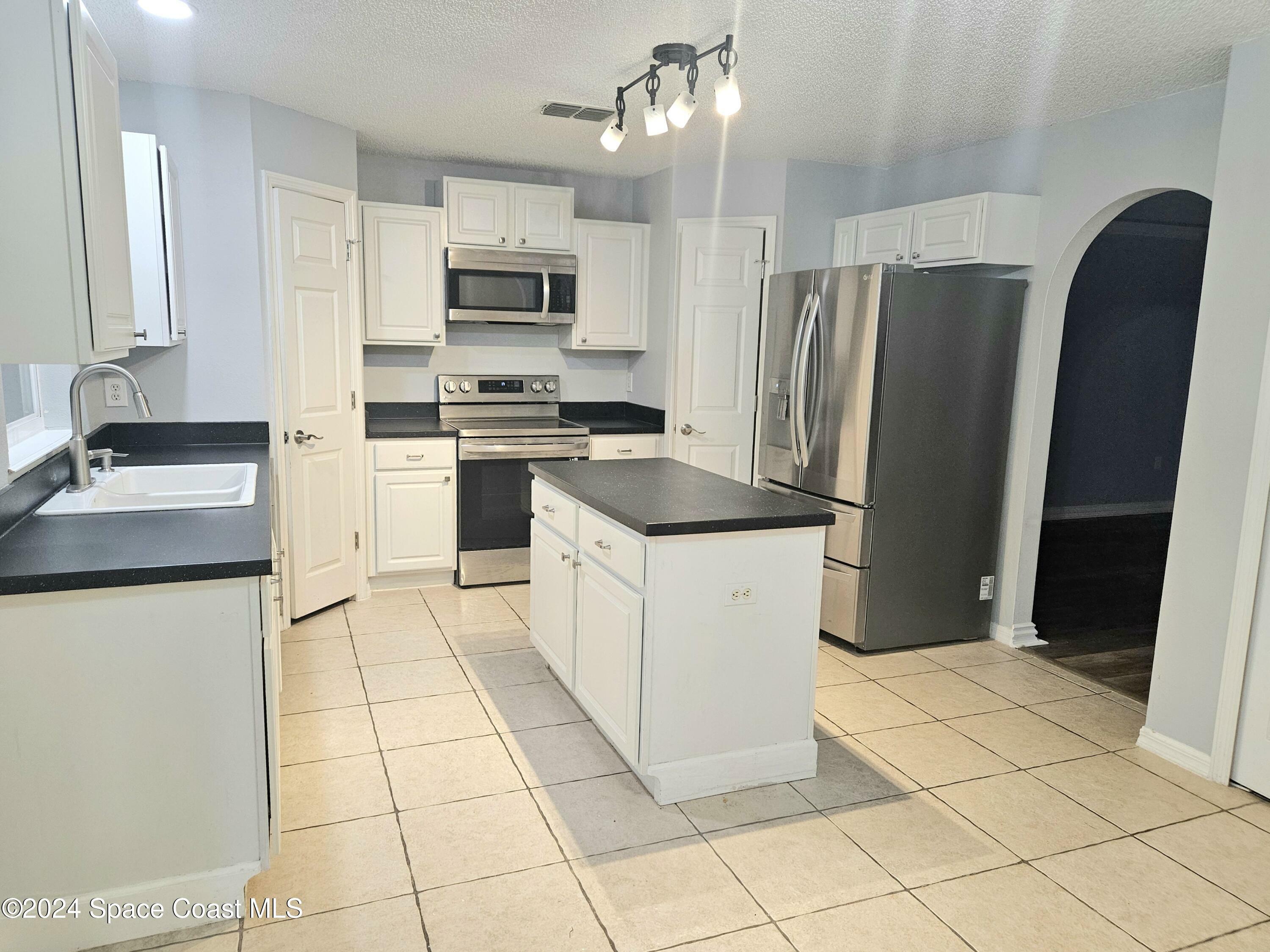 Property Photo:  2240 Spring Creek Circle NE  FL 32905 