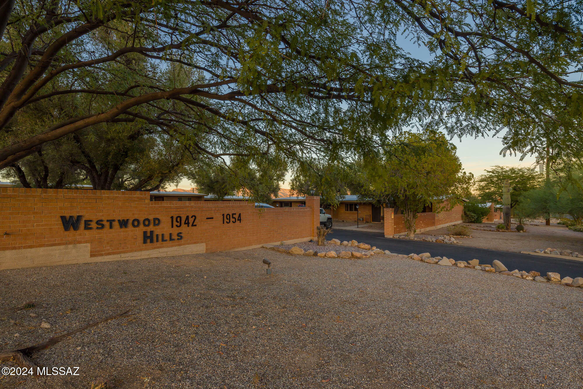 Property Photo:  1942 W Anklam Road  AZ 85745 