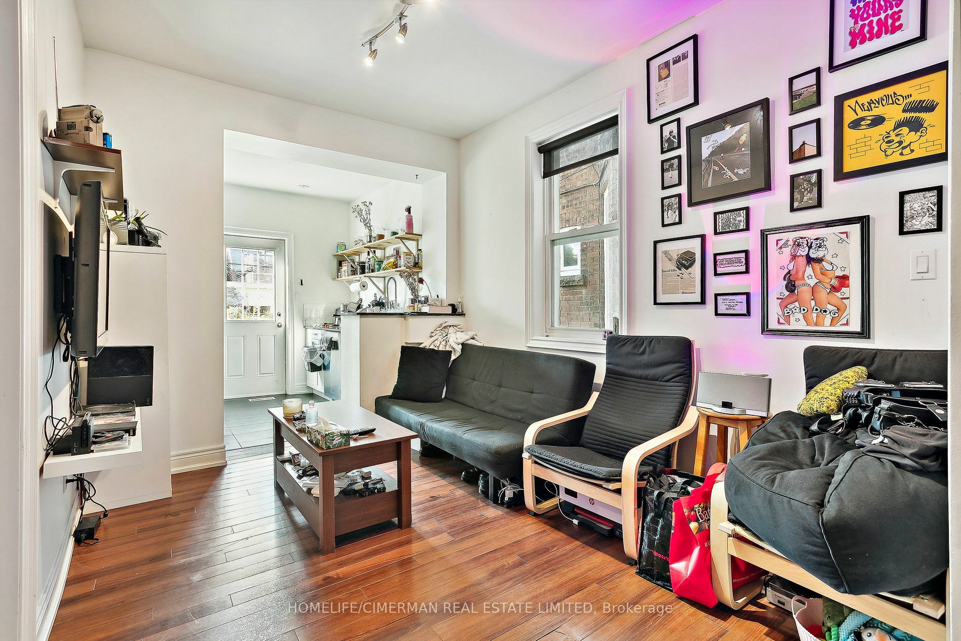 Property Photo:  660 Crawford St  ON M6G 3K2 