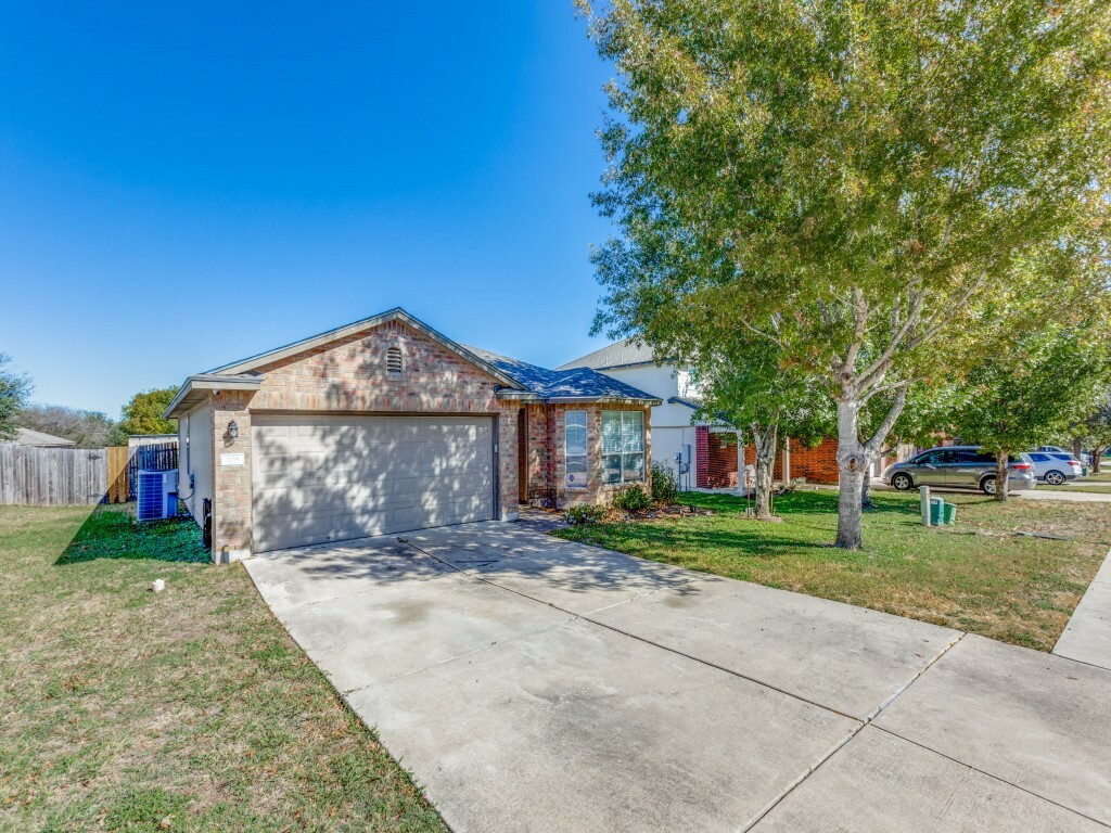 Property Photo:  108 Killian Loop  TX 78634 