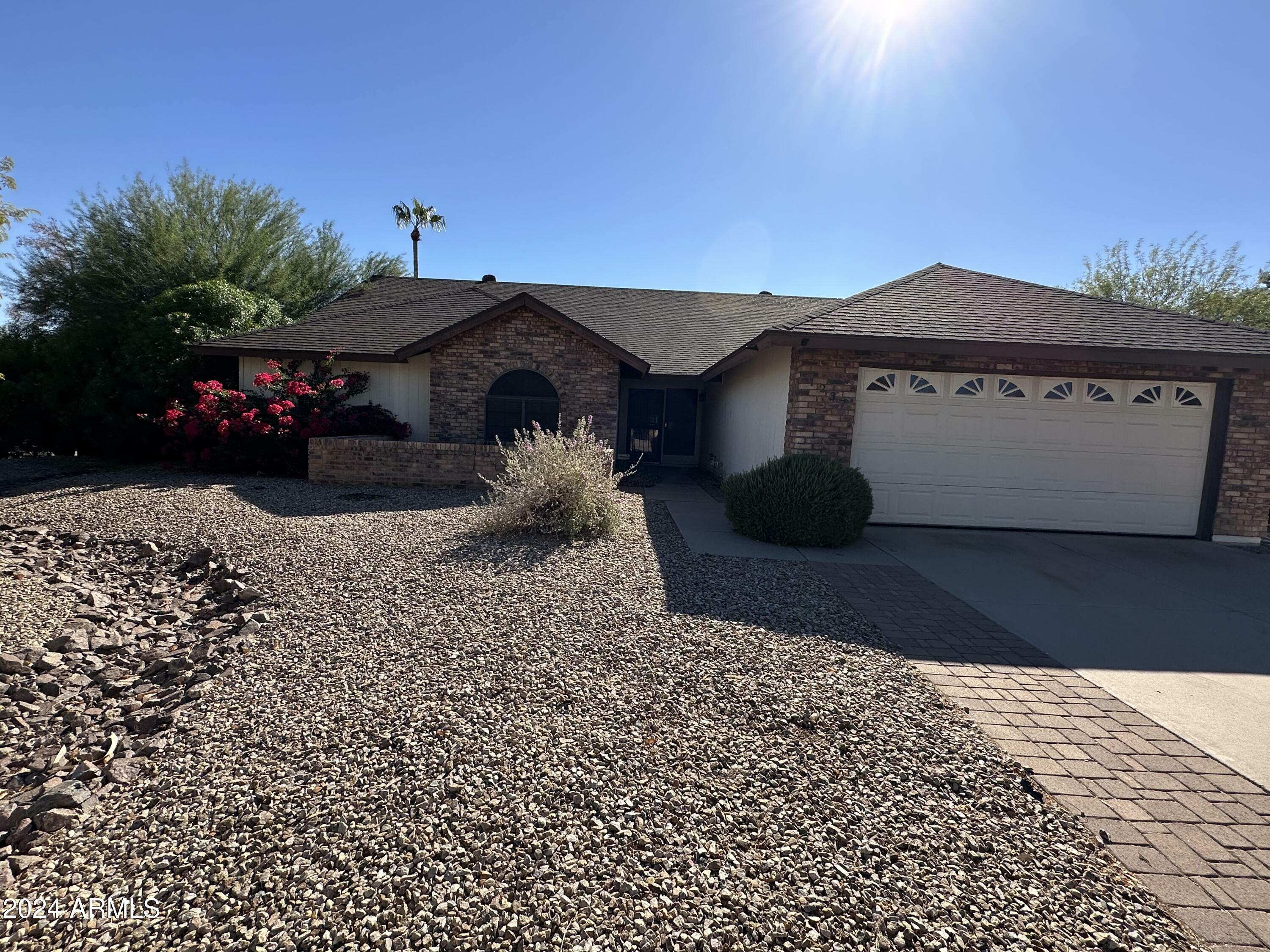 Property Photo:  1237 N Kenneth Place  AZ 85226 