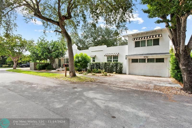 Property Photo:  615 SE 11th Ave  FL 33301 