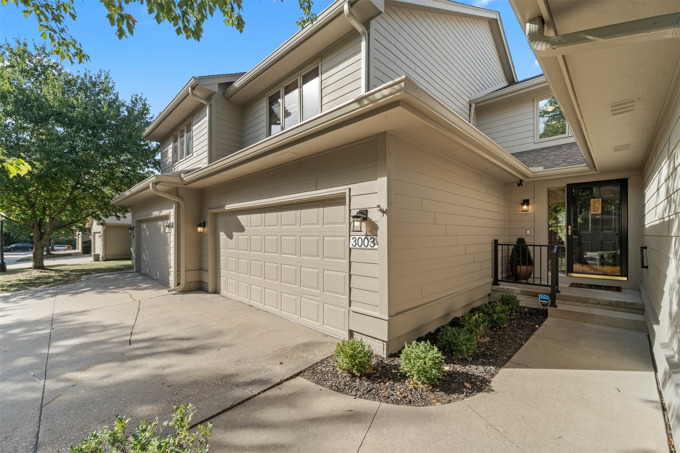 Property Photo:  3003 Fox Hollow Circle  IA 50321 