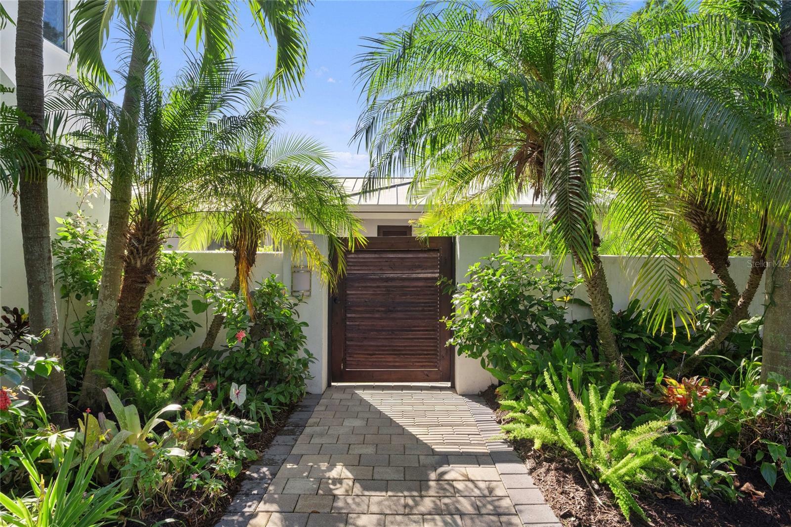 Property Photo:  1610 Hudson Pointe Drive  FL 34236 