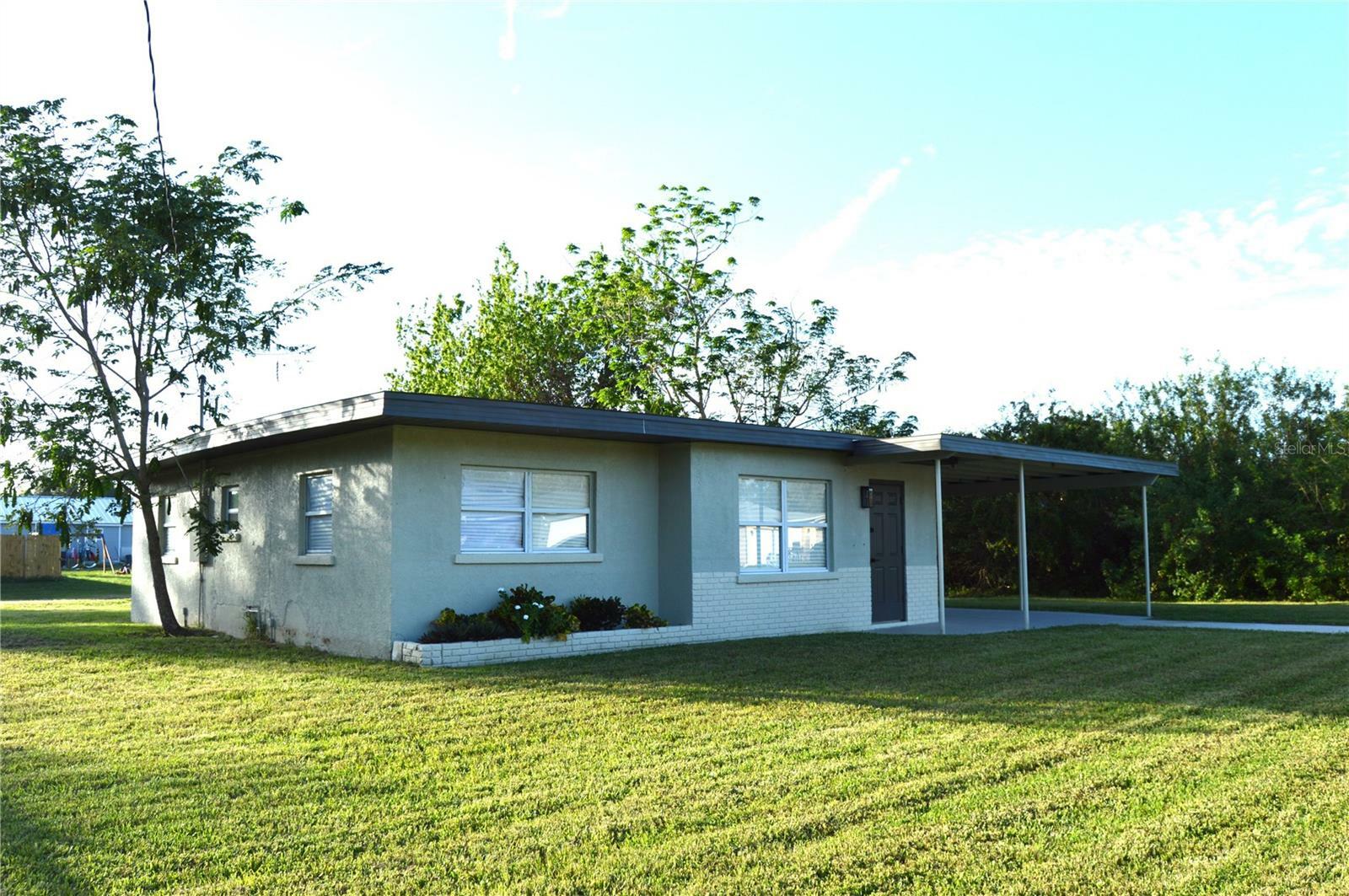 Property Photo: 1311 Lindsay Avenue FL 33982