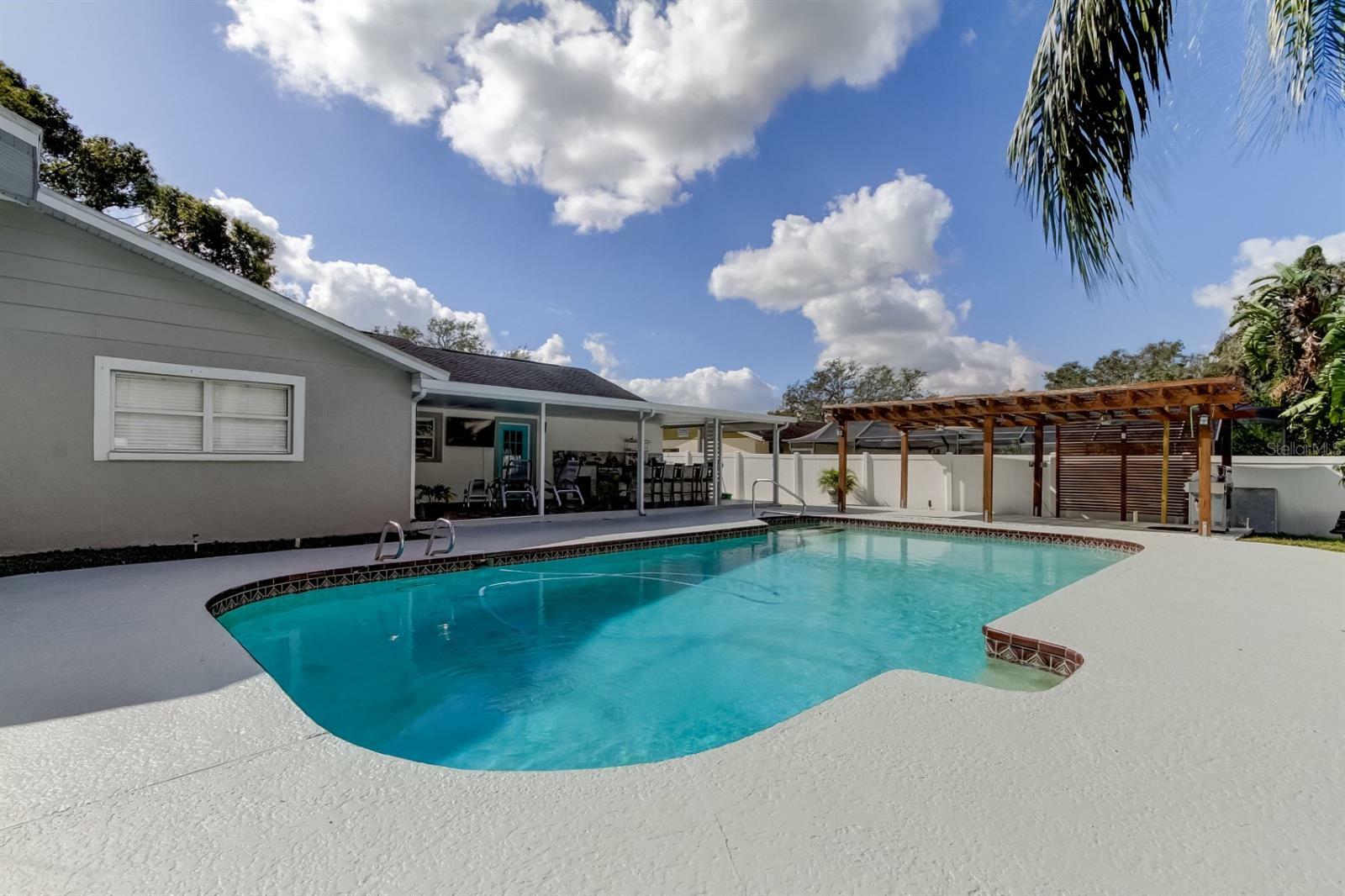 Property Photo:  706 Kingswood Loop  FL 33511 