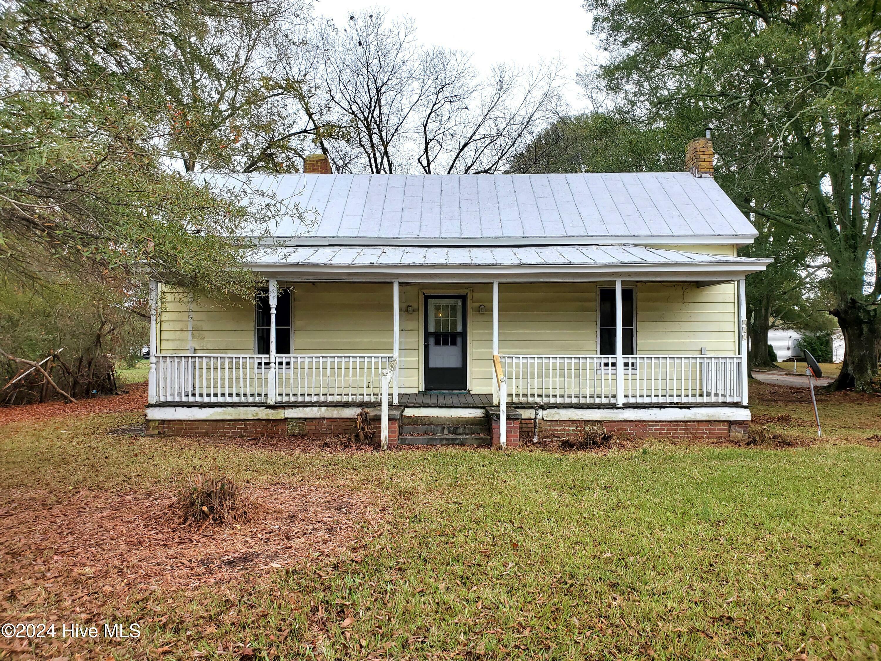 Property Photo:  201 N White Street  NC 27891 