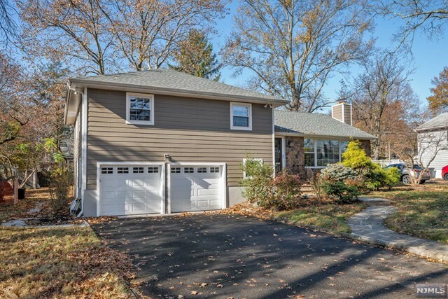 Property Photo:  22 Broadlawn Drive  NJ 07039 