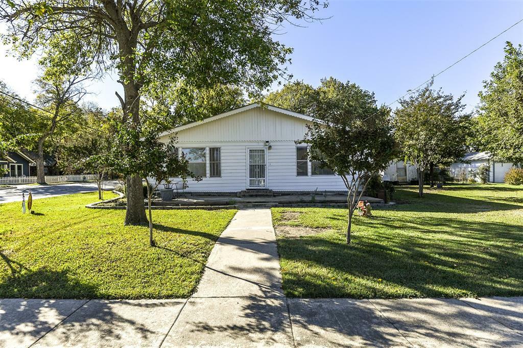 Property Photo:  422 Smith Street  TX 76051 