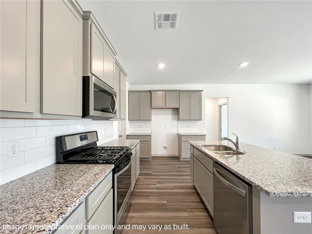 Property Photo: 924 Red Cedar Place AR 72756
