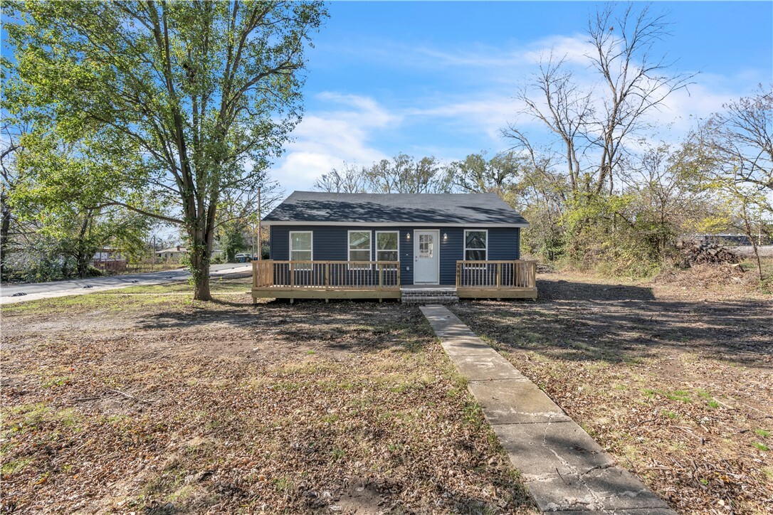 Property Photo:  409 SW 2nd Avenue  AR 72736 