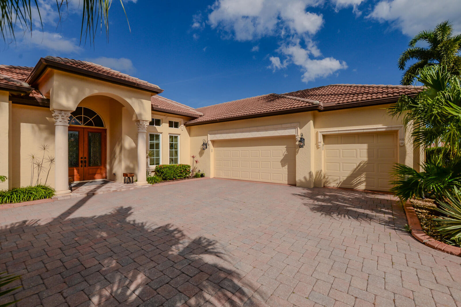 Property Photo: 894 SW Grand Reserves Boulevard FL 34986