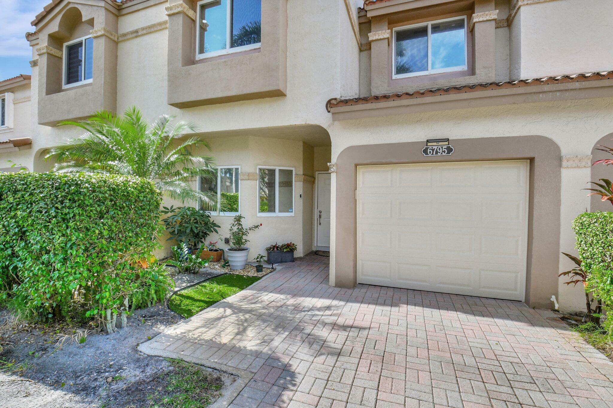 Property Photo:  6795 Via Regina  FL 33433 