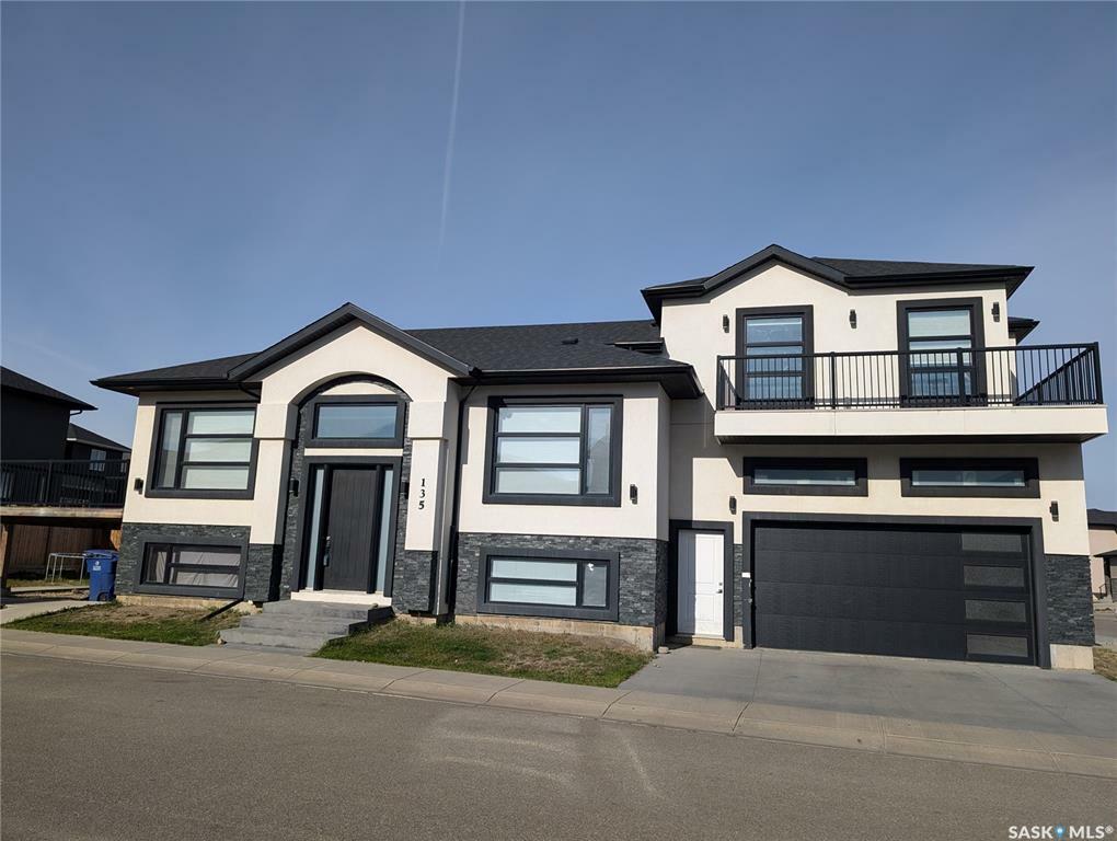 Property Photo:  135 Fast Crescent  SK S7W 0W8 