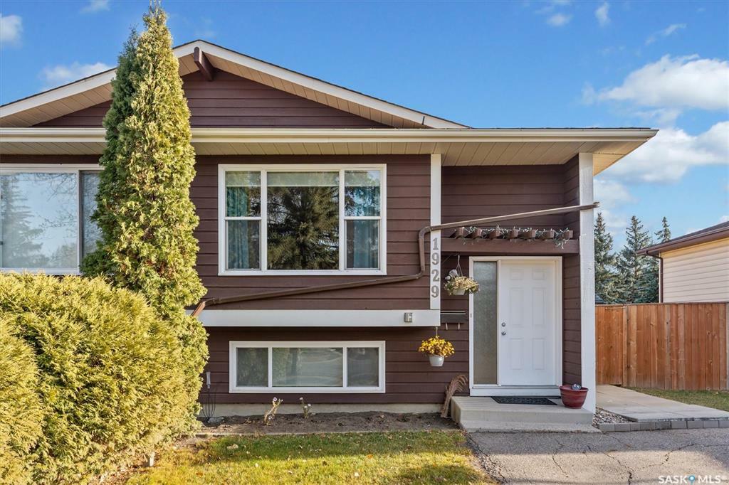 Property Photo:  1929 McKercher Drive  SK S7J 3W1 