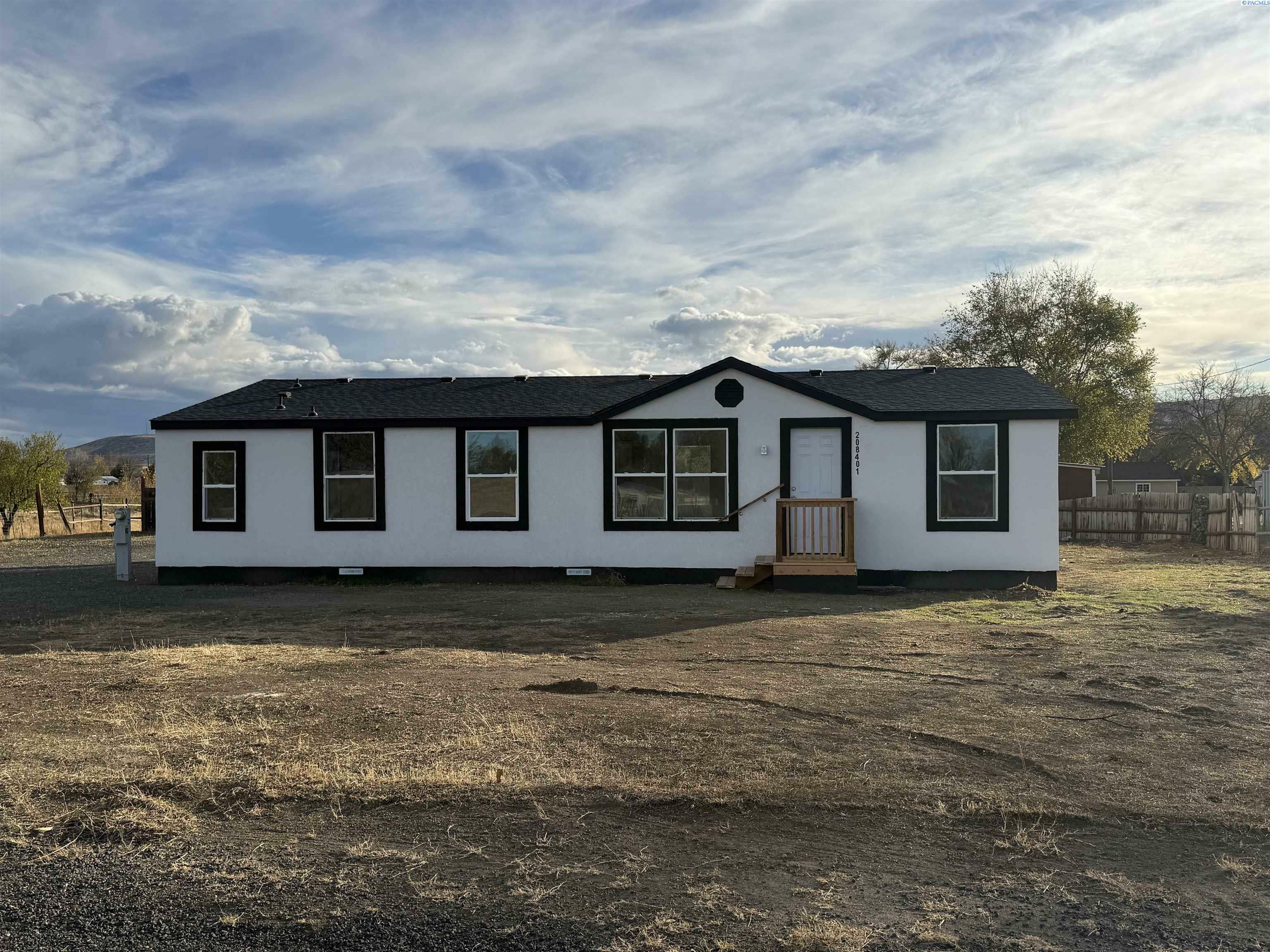 208401 E Cochran Rd  Kennewick WA 99337 photo