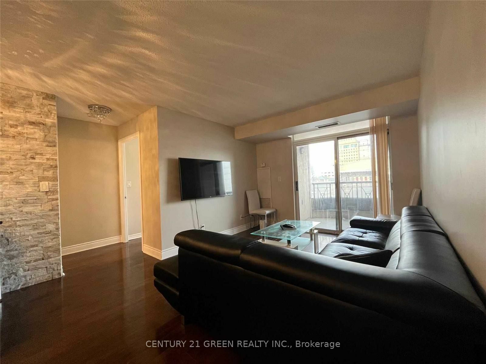 Property Photo:  3888 Duke Of York Blvd 435  ON L5B 4P5 