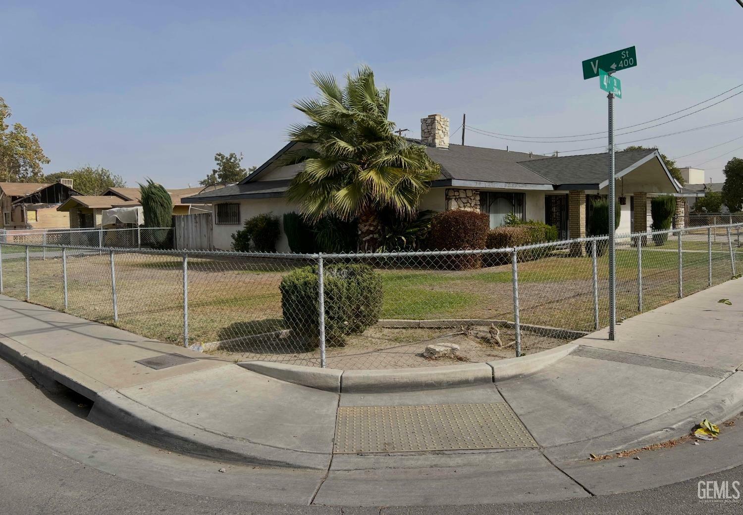 Property Photo:  230 4th Street  CA 93304 