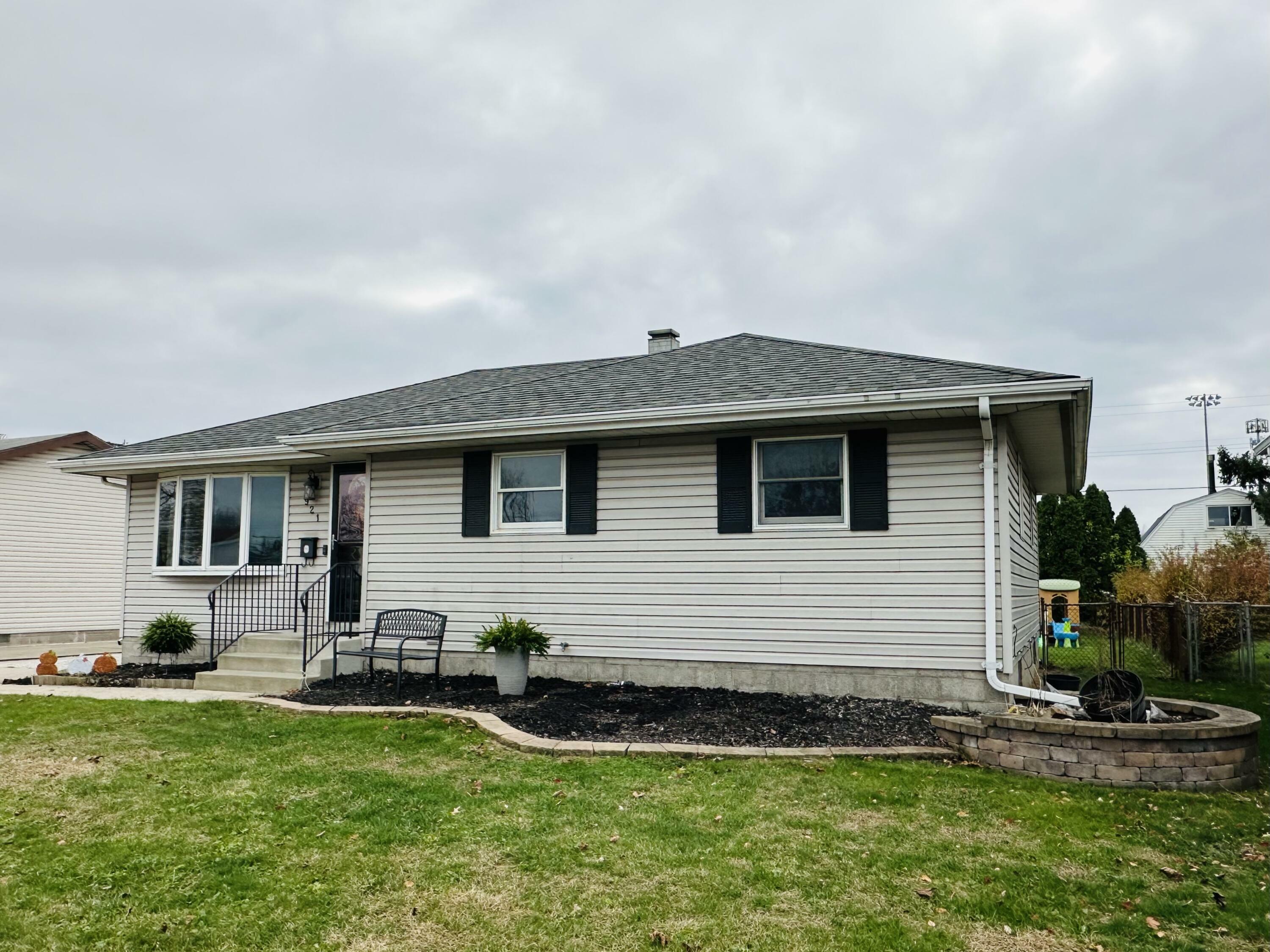 Property Photo: 921 W Pine Place IN 46319