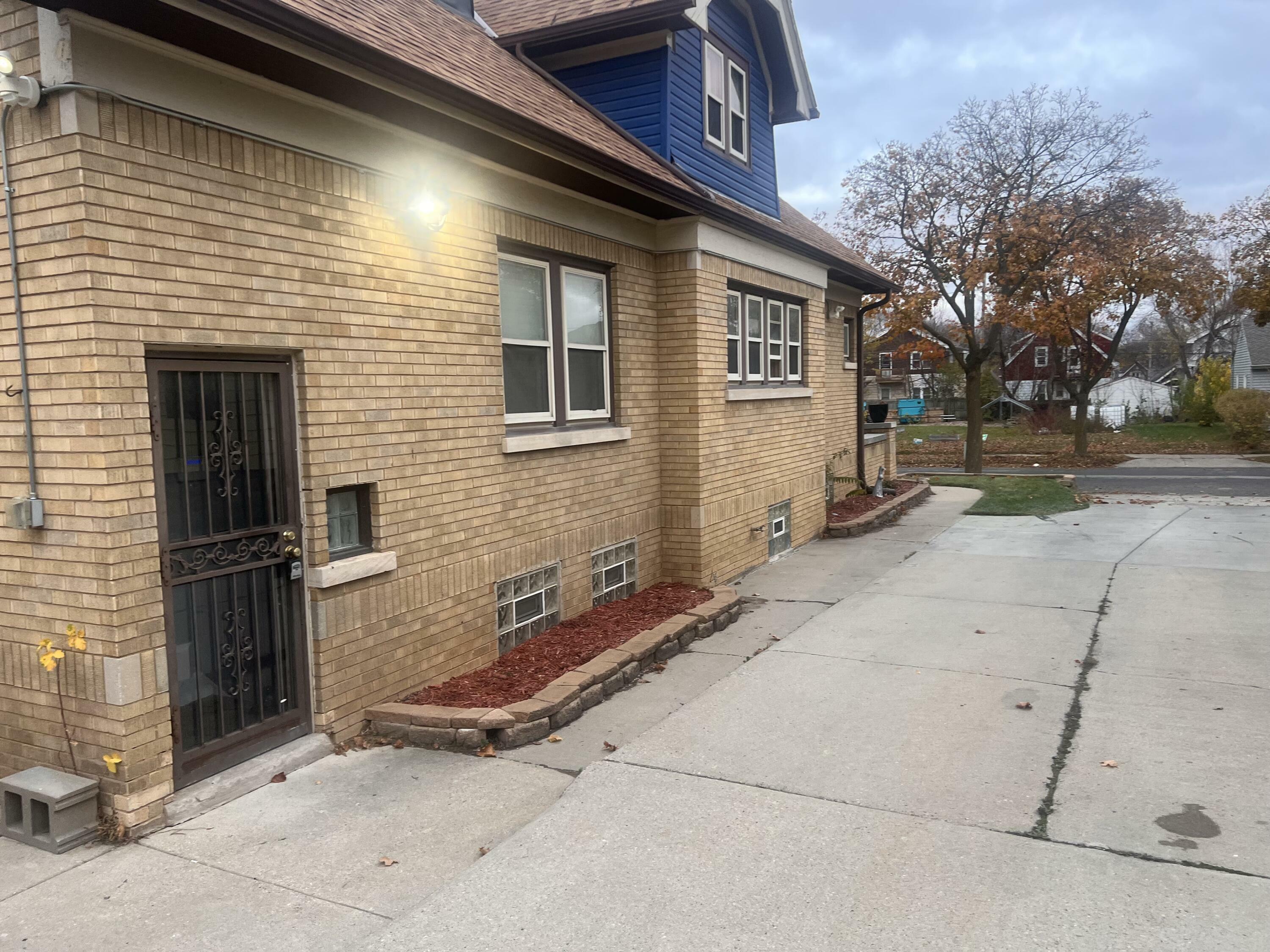 Property Photo:  2937 N 58th St  WI 53210 