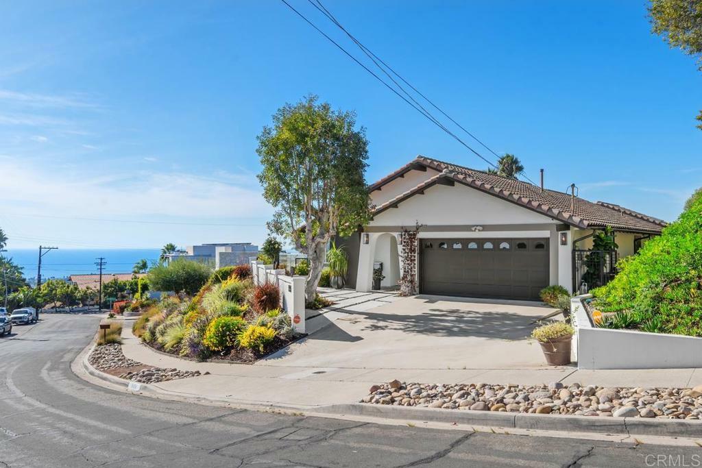 Property Photo:  5434 Castle Hills Dr  CA 92109 